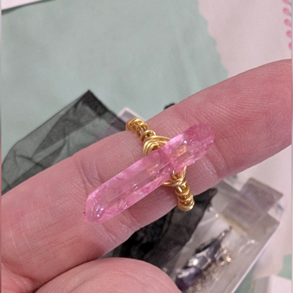 New Handmade Artisan Pink 🩷 Genuine Aura Quartz Crystal Gold Wire Ring 💍Size 7